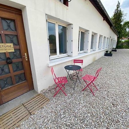 Appartement Familial, 2 Chambres, En Rdc Sur Cour Saint-Florentin  Eksteriør billede