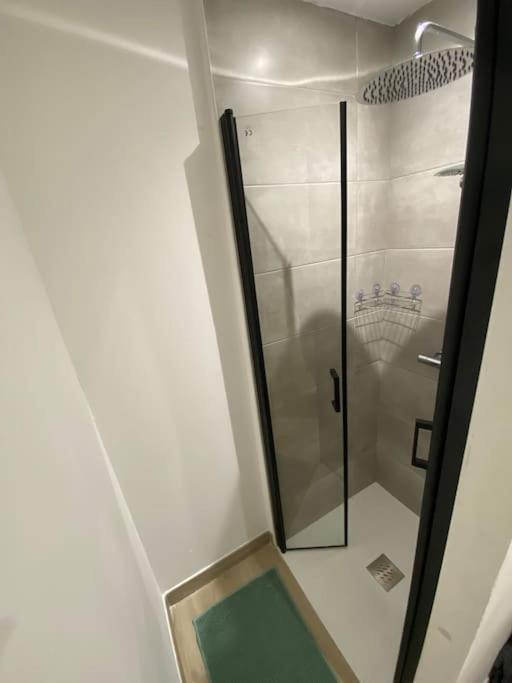 Appartement Familial, 2 Chambres, En Rdc Sur Cour Saint-Florentin  Eksteriør billede
